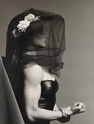 LISA LYON cover pose for Robert Mapplethorpe’s book Lady: Lisa Lyon, which inspired a ZG article by Krystina Kitsis and Grace Lau about body awareness
